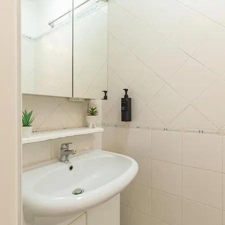 Hostly - Trieste Appartement Rome