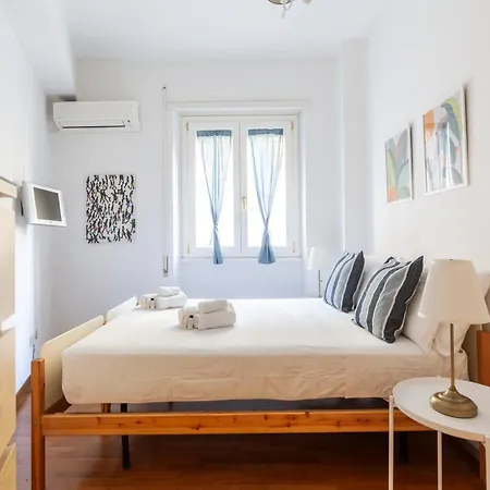 Hostly - Trieste * Рим