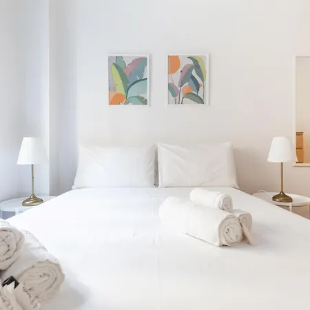 Hostly - Trieste Рим