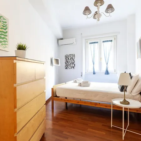 Hostly - Trieste * Рим