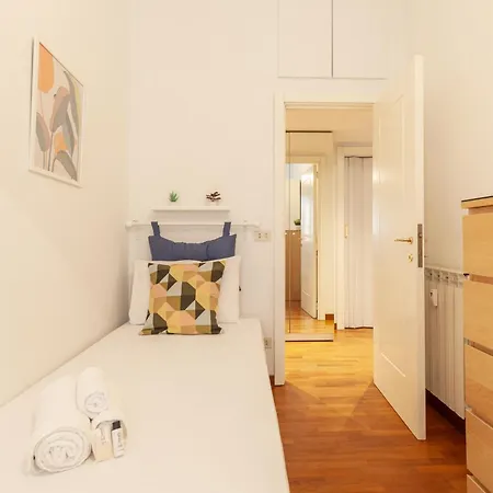 Hostly - Trieste Apartment